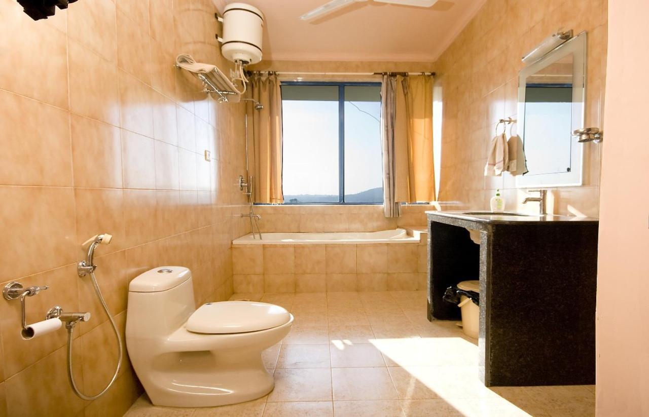 Amazing Hilltop 4 Bhk Villa With Private Pool Near Candolim Kültér fotó
